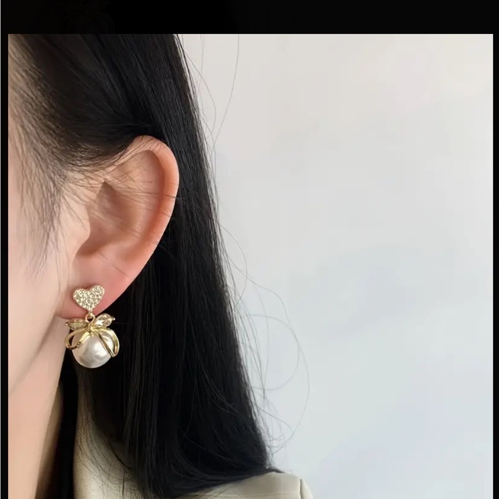 Large Pearl and Golden Bow with Rhinestone Heart Drop Style Earrings - Picture 5 of 7